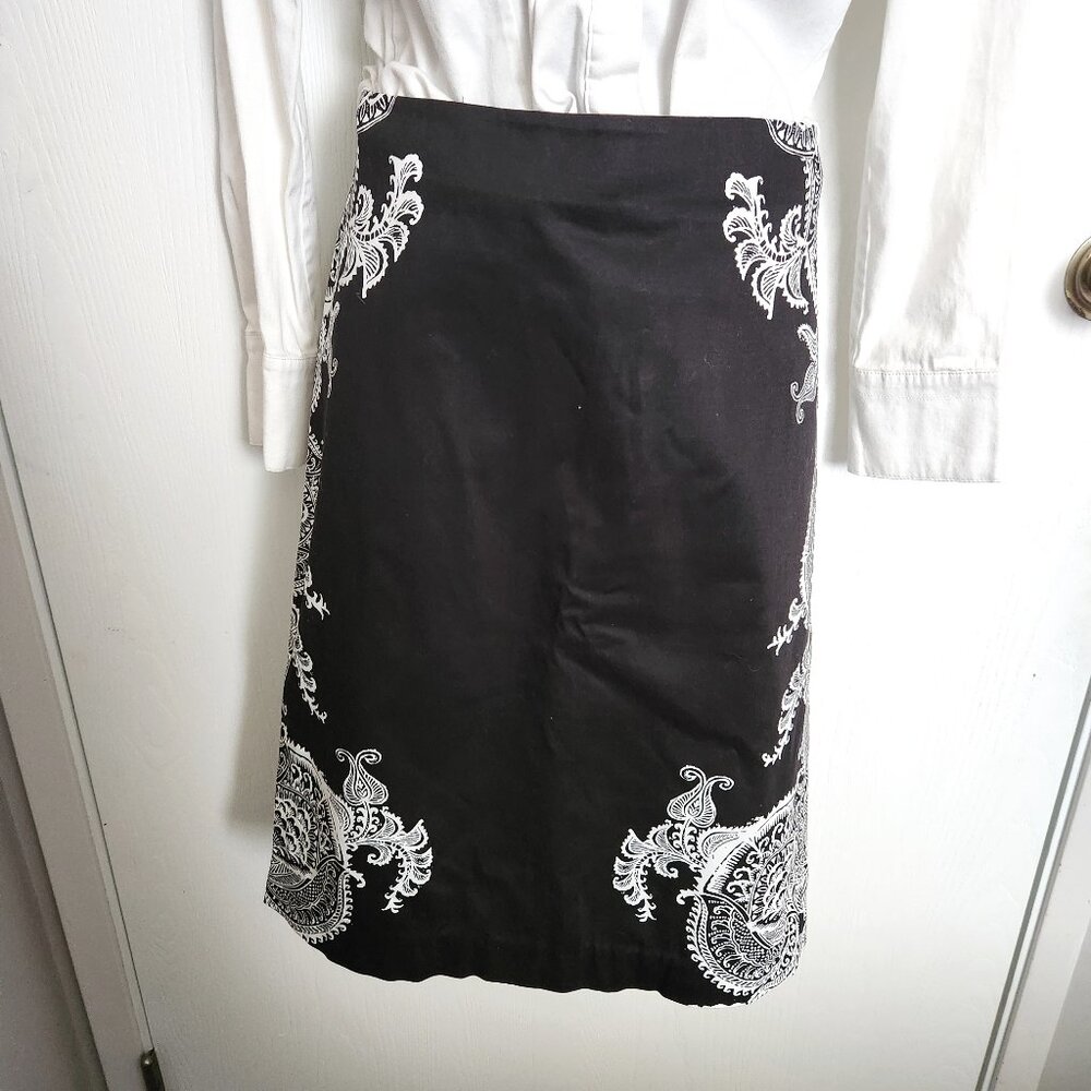 Lord & Taylor cotton black & paisley classic midi skirt